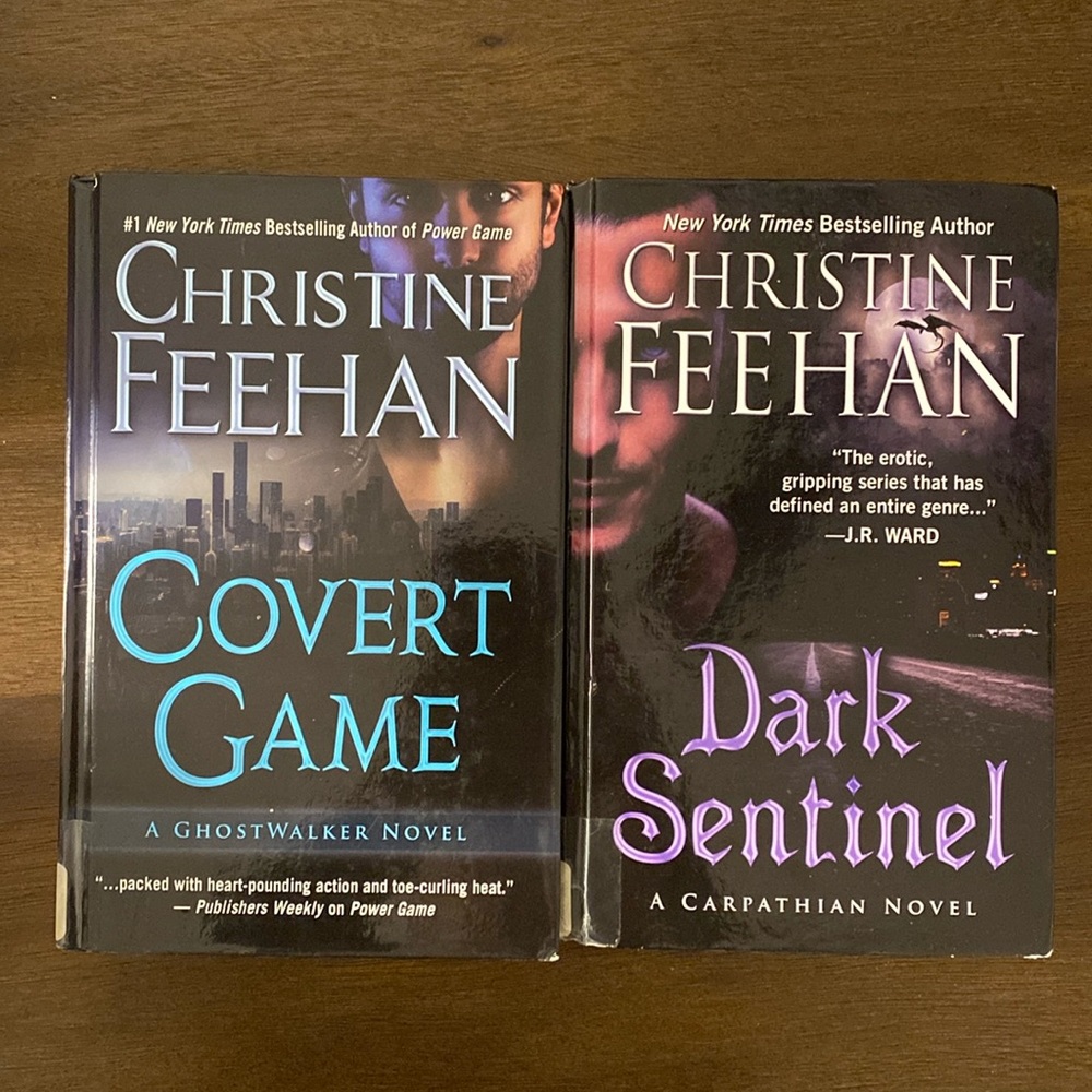 Christine Feehan Large Print Reader’s Bundle (Covert Game & Dark Sentinel)